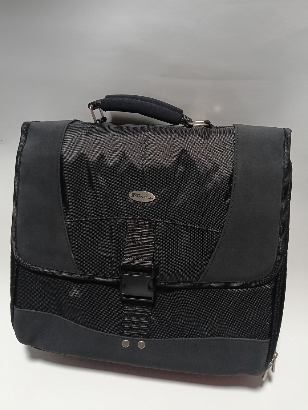 Targus Black Men's Briefcase - Structured Travel & Work Bag Laptop Bag Used.